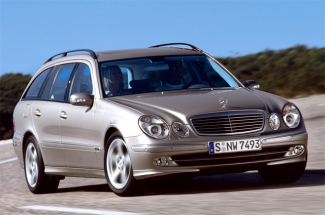 M・ベンツ Eクラス 走り(フロント)｜おいしい中古車