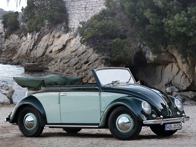 ▲1938年に生産が始まり、“かぶと虫”の愛称で親しまれたフォルクスワーゲン タイプⅠ。ドイツ本国での生産が終了した後もメキシコなどで生産が続けられ、2003年7月30日までに約2153万台も作られました