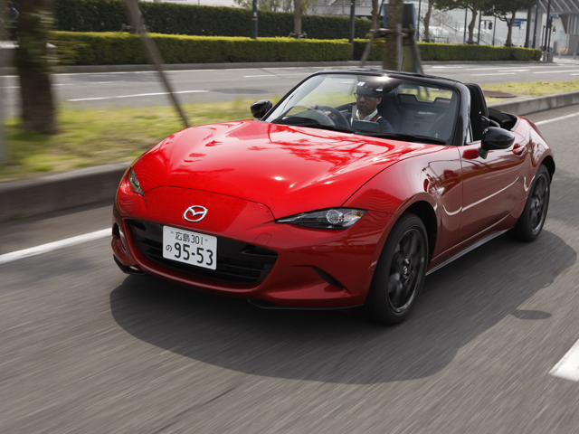 ▲新型マツダ　ロードスターのプロトタイプに試乗。こちらのグレードはSスペシャルパッケージで、カラーはソウルレッドプレミアムメタリック