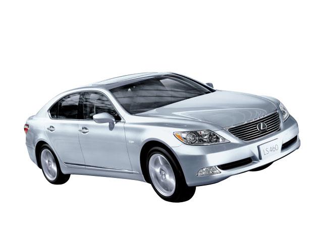 ▲レクサス LSはマイナーチェンジ前の現行モデルが狙えます。静粛性の高さはライバルを寄せつけません