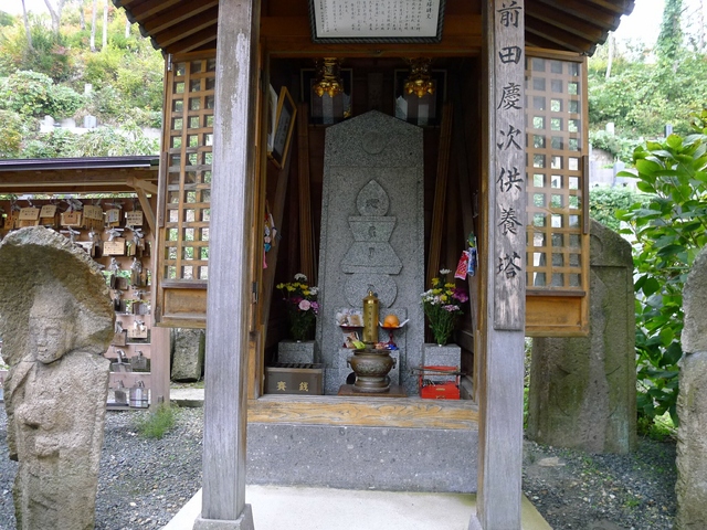 ▲米沢では城下に住まず、東郊である堂守に居を構える。庵の名は「無苦庵」。傾くことなく風雅を愛して余生を過ごしたという。写真は堂森善光寺に伝わる慶次の供養塔