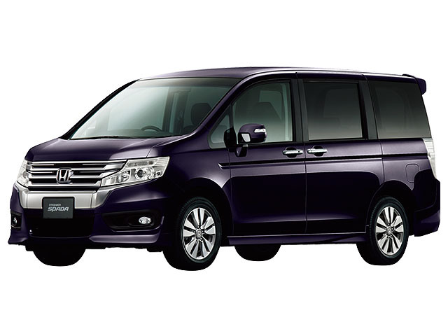 ▲ステップワゴンは新型が発売されたばかり。中古車相場の動きにもチェックしておきたい。カーセンサーnetでの掲載台数は1011台と多く、車両価格帯も約67万円～約338万円と幅広い（2015年5月25日現在）