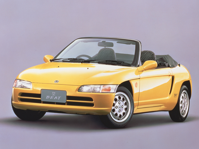 ▲1991年5月に登場したビートは、世界初のミッドシップフルオープンモノコックボディとなるモデルで、駆動方式はMR。NAエンジンで64psを発生