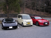 写真：スーパーカーと記念写真