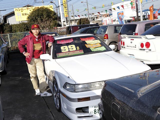 ▲【トヨタ ソアラ（20系）】そこまで旧車に興味がなくてもこれは乗りたいという人、多いでしょう。僕の奥さんも「カワイイ」って言ってたもの。ソアラがカワイイっていうのもすごい話だけどね。店頭にあったのはかなり手が加えられているけれど、僕ならノーマルを探したいな