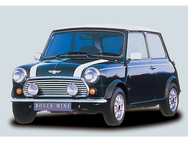 ▲主人公の高桑一郎の愛車が現代のミニがモチーフにしたクラシックミニ。40年以上生産されたミニは日本でも愛好家が多いモデルです。中古車は現在でも500台以上流通しています。漫画に出てくるのは1959年から生産されたMk1。オリジナルを見つけるのは大変ですが、写真のローバーミニをMk1仕様にしている中古車もありますよ