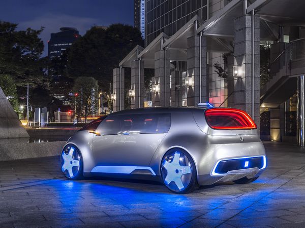 ▲写真は先の東京モーターショー2015で世界初公開されたメルセデス・ベンツの「Vision Tokyo」