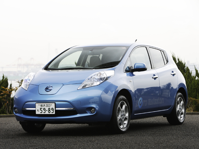 ▲電気自動車の代表格、日産 リーフ。燃料費を安く抑えられるところが最大の魅力です！