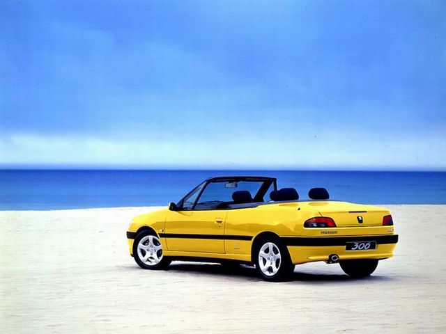▲94年8月から02年7月まで販売された、プジョー 306をベースとする4シーターオープン。現在の中古車相場は60万～110万円といったところで、ここのところ流通量はかなり少なめとなっている