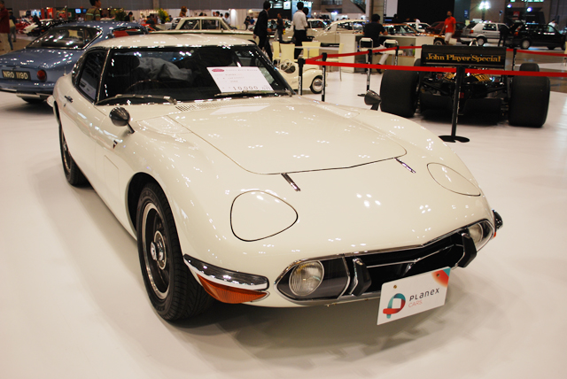 ▲同じくプラネックスカーズが出展したトヨタ 2000GT。お値段はなんと1億円！！　こんな車を間近で見られるイベントなんです！