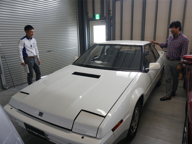 ▲アルシオーネターボの直線的デザインと低いフォルムは今見てもカッコいい。ドアトリムやインテリアも未来的で斬新なデザインが採用されていた