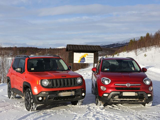 ▲兄弟車であるジープ レネゲード（左）とフィアット 500X（右）。これまでは少なかった「中古車らしい中古車」が、やっと市場に出てきました！
