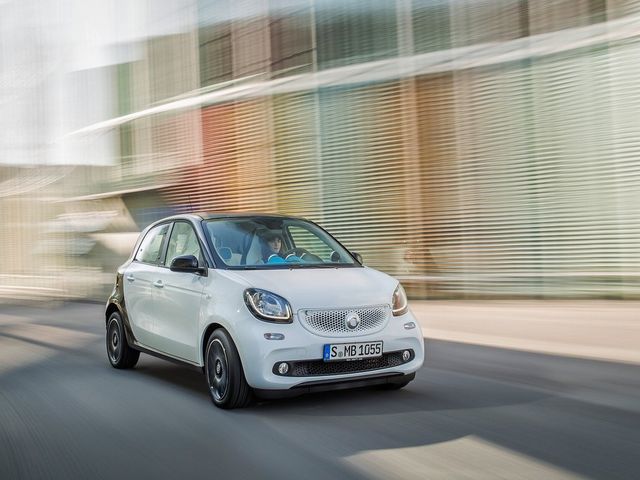 ▲軽自動車の新車も全然悪くない選択ですが、もしも「それと似たような予算で、洒落た普通車の輸入マイクロカーが買えちゃいますよ」と言われたら、さてどうしますか？