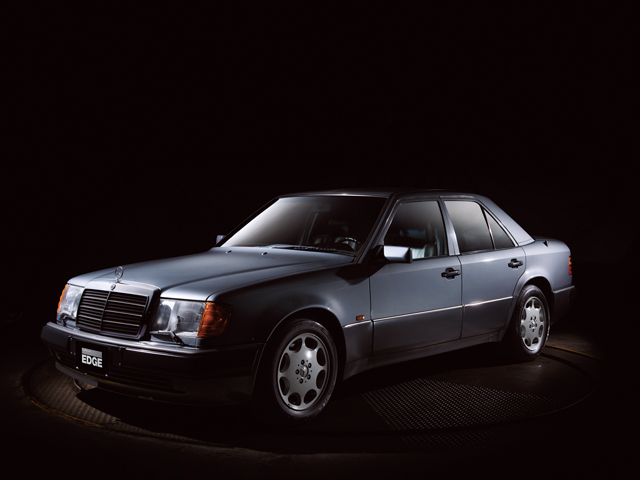 ▲1991年から1995年まで発売されたミディアムサイズセダンのW124に用意された325psのV8エンジンを積んだスポーツグレード。当時アメリカで人気だったSL500の4ドア版を望む声に応えて作られたとされ、開発や生産にはポルシェが深く関わっていた。前期モデルを500E、後期モデルをE500と車名を呼び分ける場合もある。各部の作りの良さはメルセデス・ベンツの「古き良き時代」と評価する人も多い。