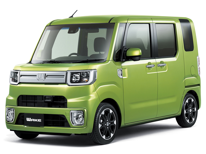 ▲2014年11月デビューのダイハツ ウェイク（現行型）。軽自動車だが、全高が高く室内は広々としている