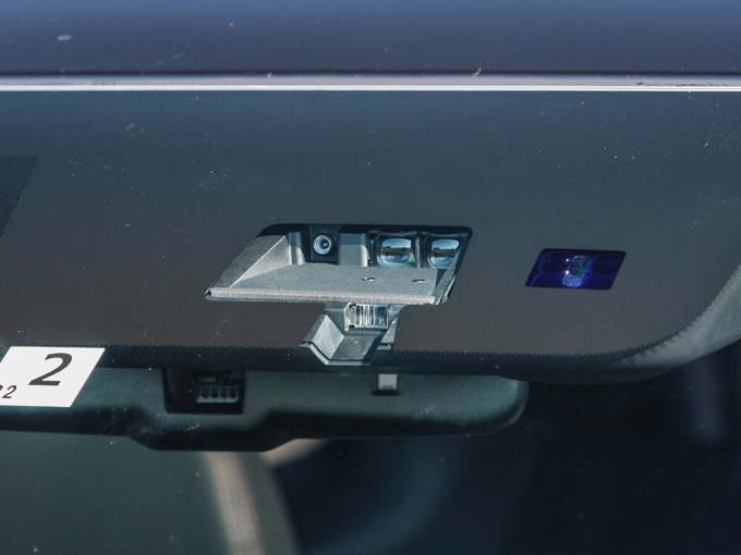 ▲カメラとレーダーレーザーを併用した予防安全技術「e-Assist」を採用。歩行者検知機能の追加と車線逸脱警報システムを最適化している