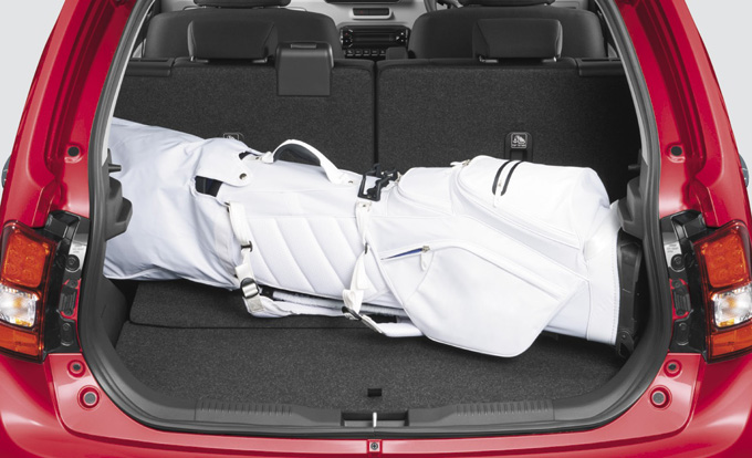 ▲小さい車ながらたくさん荷物が積めるトランク。ゴルフバッグもしっかり入ります
