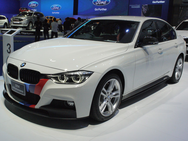 ▲BMWはMスポーツパッケージを展示。日本でも設定があるので、そう珍しくはないが、フロントとリアバンパーにストライプが入っており、往年の02ターボを彷彿とさせるものに仕立てられていた。タイの人は何かとドレスアップにこだわりたい国民性なのだ