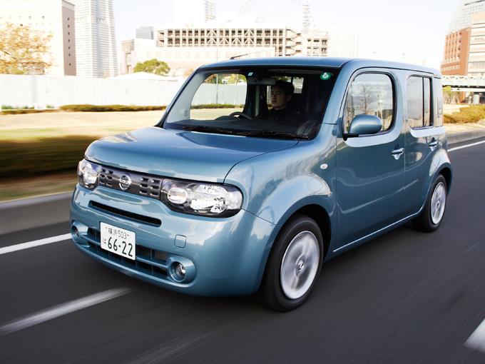▲その名のとおり、カクカクの見た目が印象的な日産 キューブ。男女を問わず人気の高いモデルです