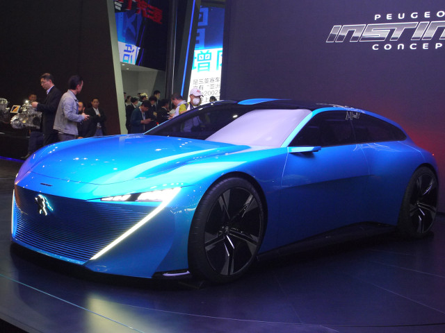 ▲プジョーにしてはかなり大柄なこの車は、インスティンクトコンセプトを名乗っていた。プラグインハイブリッドユニットを搭載した、観音開き式ドアを採用するファストバックスタイルが印象的。プジョーの将来的な方向性を示唆した、デザインスタディモデルとしての側面をもつ