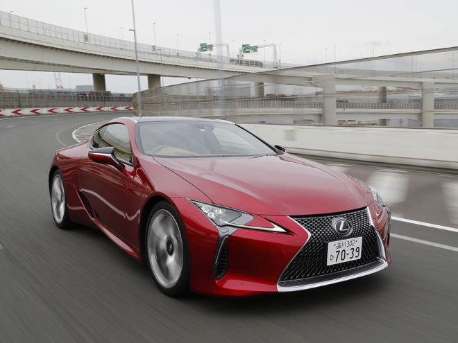 ▲2012年に登場したコンセプトカーLF-LCをモチーフとしたラグジュアリークーペ。新開発のGA-Lプラットフォームを採用。フロントミッドシップレイアウトや軽量化など、基本性能を徹底的に追求しているという
