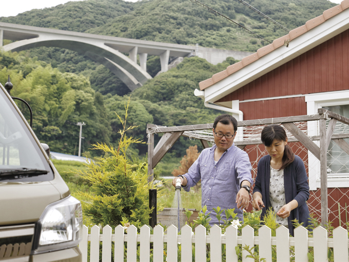 ▲夫婦で趣味の庭いじりを楽しんでいるそう。取材時も庭には様々な野菜や果物で彩られていた