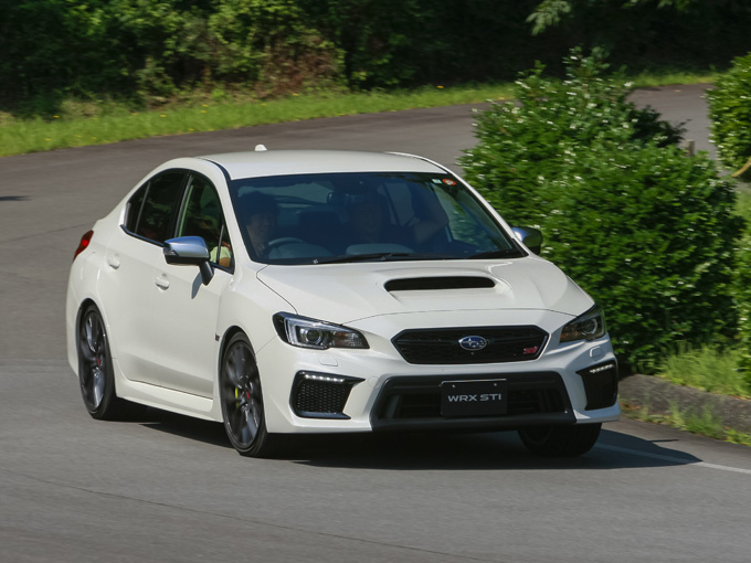 ▲WRXは、同社のインプレッサよりも上位車種に位置するが、新型インプレッサに採用した“スバルグローバルプラットフォーム”ではなく、既存のプラットフォームを使用。インプレッサの出来栄えが良かっただけに、走行フィーリングなどの品質面では面目を保たなければいけない。こういった背景から、今回の開発陣の苦労が容易に想像される