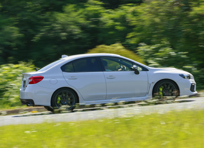 ▲本記事は、2017年夏に某所を貸し切って行われた試乗会のレポートである。写真はWRX STI TypeS（クリスタルホワイト）