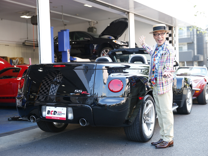 ▲軽自動車からスーパーカーまでジャンルを問わず大好物だと公言する演出家のテリー伊藤さんが、輸入中古車ショップをめぐり気になる車について語りつくすカーセンサーエッジの人気企画「実車見聞録」。誌面では語りつくせなかった濃い話をお届けします！