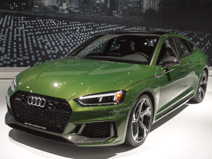 ▲プレスカンファレンスは行われなかったが、密かにワールドデビューしていた、アウディ RS5。最高出力444psを発生する、2.9LのTFSIエンジンには、8速ティプトロニックが組み合わされ、セルフロッキング式のセンターデフを用いたAWD仕様となっている。インフォテインメントや運転支援システムも充実