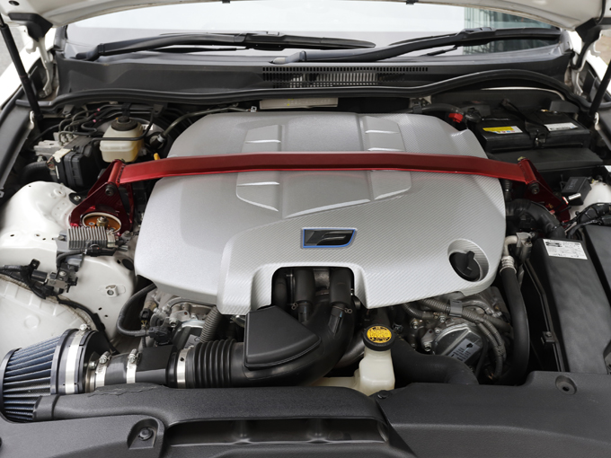 ▲ヤマハ発動機が専用にチューニングしたV8 5L自然吸気エンジン。こんなエンジン今後は手に入れにくくなるに違いない。この病みつきになる官能的なエンジンを感じたいなら、手に入れるのは今が絶好のチャンス