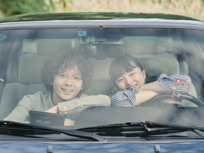 ▲平成生まれの車好き新婚夫婦。一家の愛車は、2人と同じ歳のイタリア車！