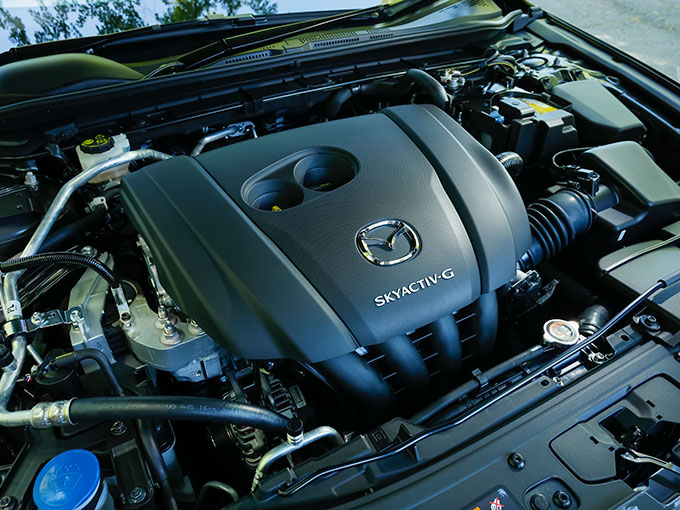▲マツダ MAZDA3セダン