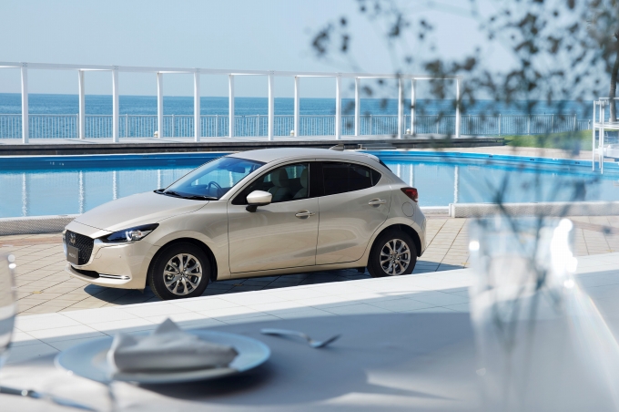 マツダ MAZDA2