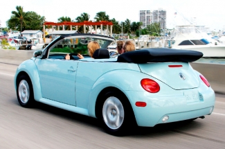 VW ニュービートルカブリオレ 走り(リア)｜おいしい中古車