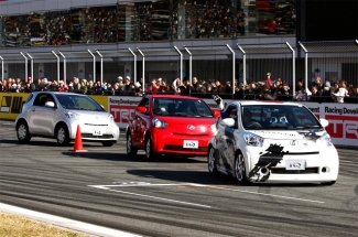 トヨタモータースポーツフェスティバル2008 iQパフォーマンスステージ｜日刊カーセンサー